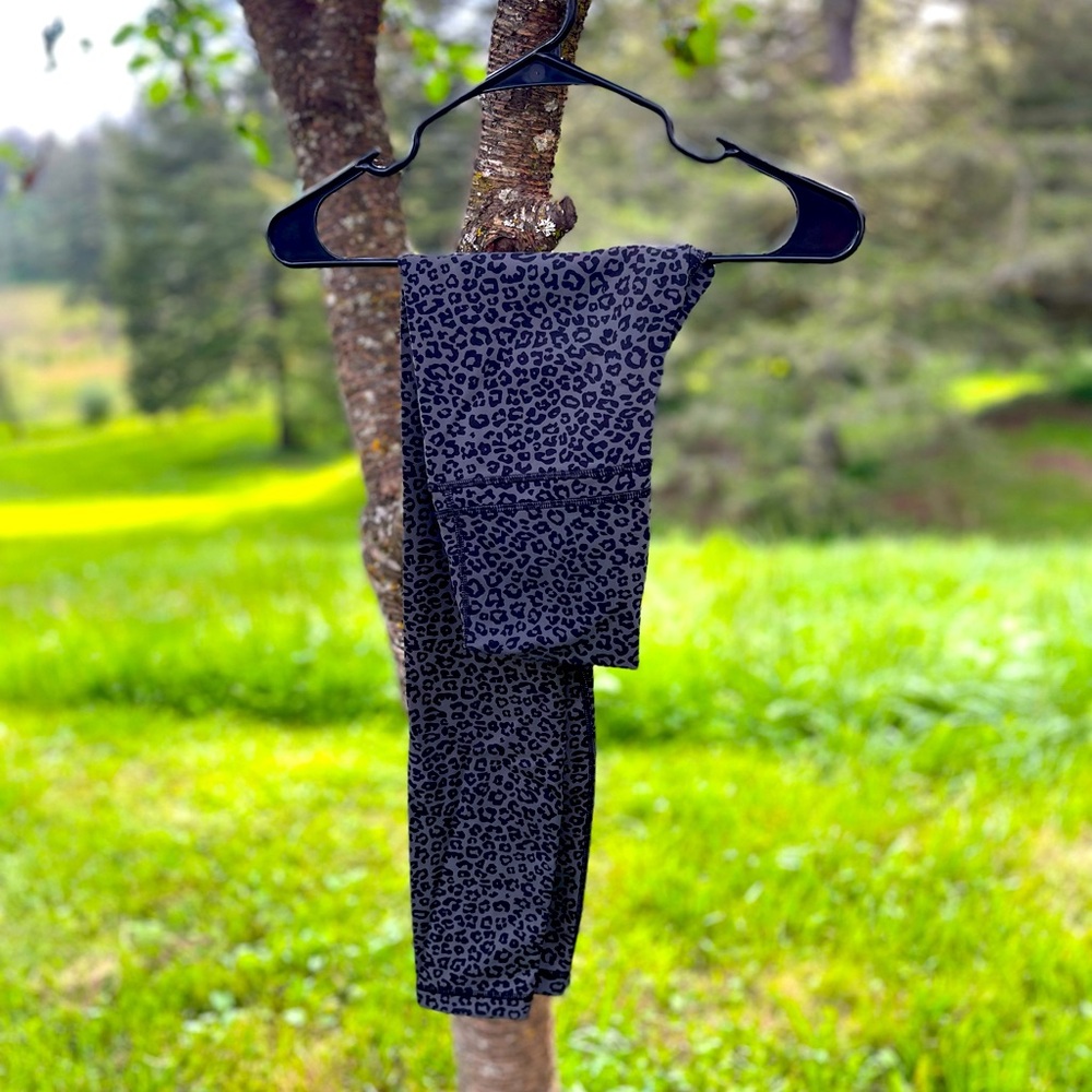 Gray Leopard XS leggings SOLD